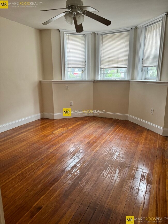 Building Photo - 9 Barrows St