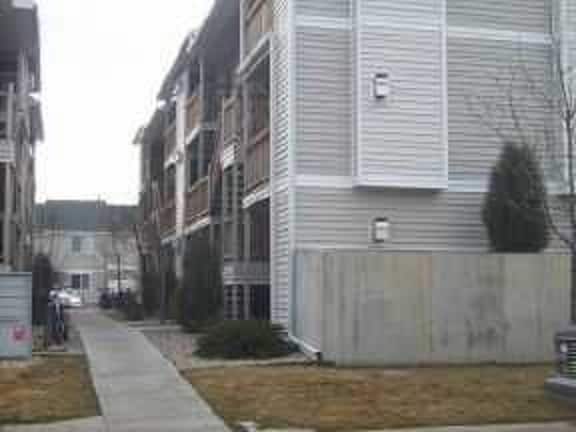 Building Photo - 1221 University Ave