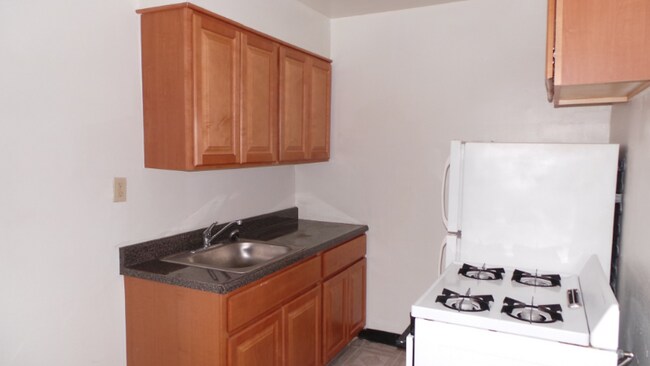 Building Photo - 5019 Gainor Rd