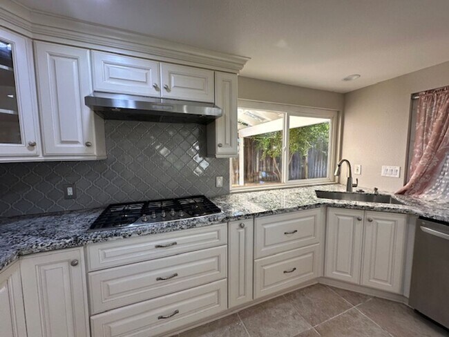 Foto del edificio - Stunning Newbury Park Home in model condit...