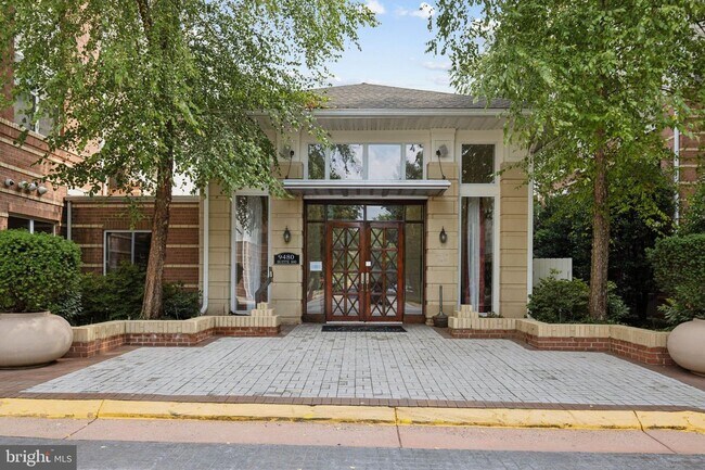 Foto del edificio - This townhouse style condo is located across the street from the Vienna Metro Station (Orange Line).