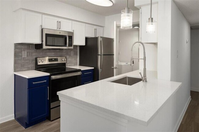 Foto del edificio - 6873 Peachtree Dunwoody Rd NE