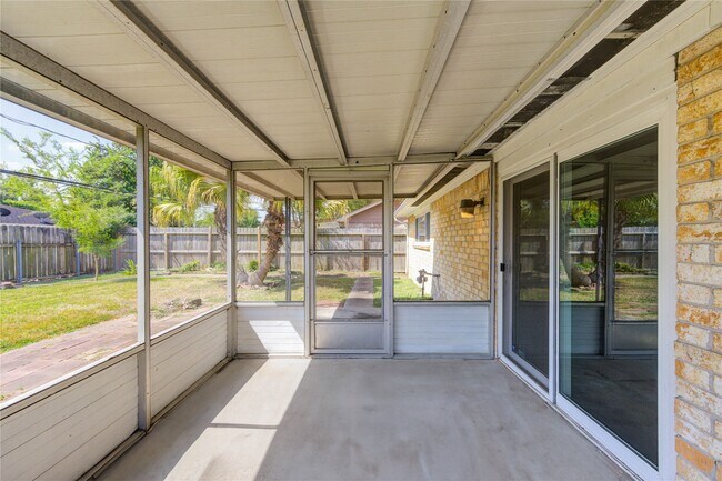 Building Photo - 5711 Weeping Willow Rd