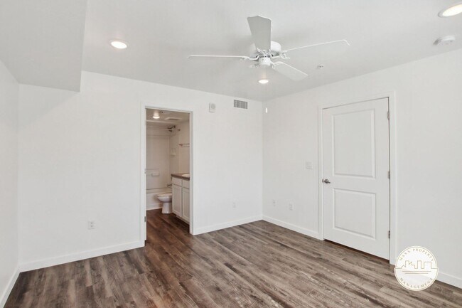 Building Photo - Village On Greenway