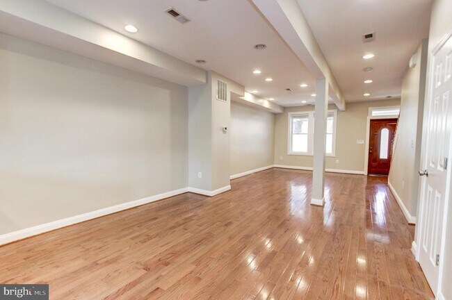 Foto del edificio - 540 23rd Pl NE