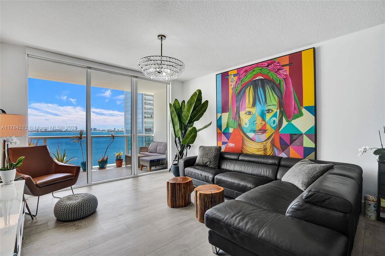 Foto principal - 600 NE 27th St