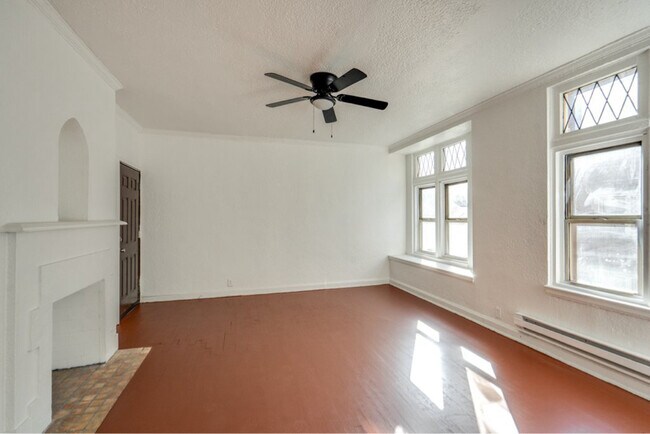 Foto del edificio - 2828 S Moreland Blvd