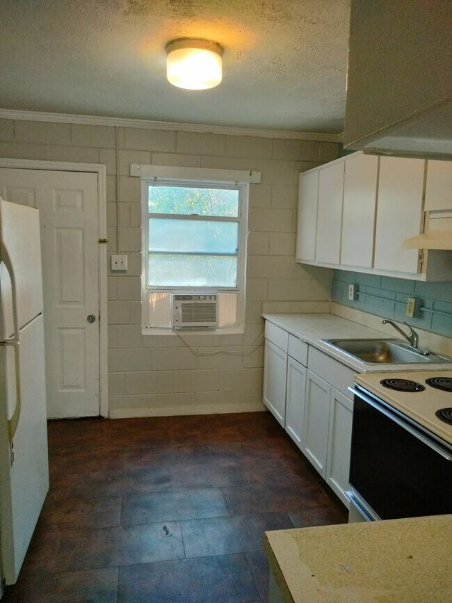 Foto del edificio - 2 BDRM 1 BATH