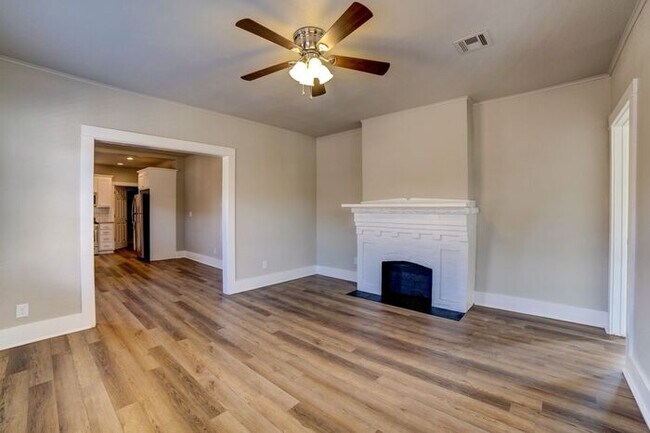 Foto del edificio - Dreamy Craftsman 3/2 Expertly Remolded