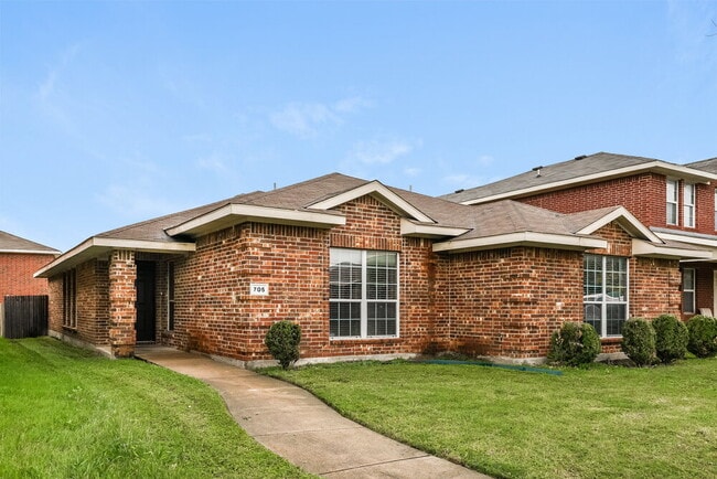 Building Photo - 705 Pine Hollow Dr