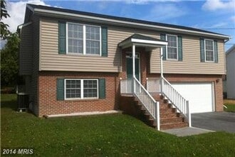 Building Photo - 402 Bumble Bee Ln