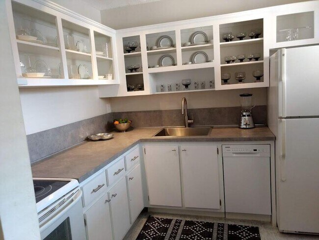 Foto del edificio - 2615 Garden Dr N