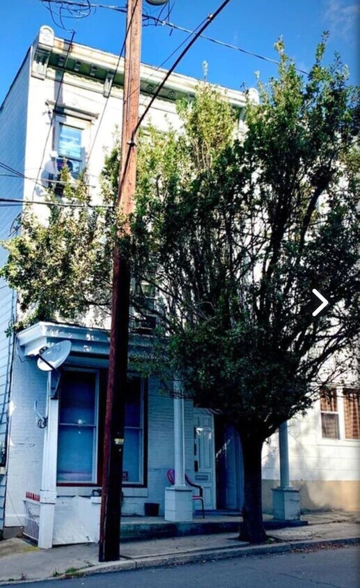 Primary Photo - 414 E Norwegian St