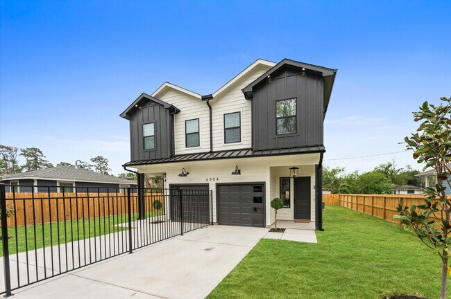 Foto del edificio - 6904 Covington Dr