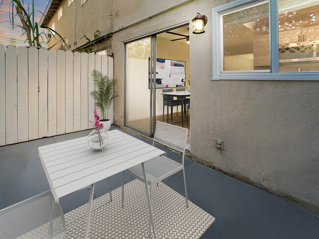 Large outdoor patio - 10223 Palms Blvd
