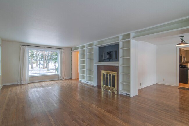 Building Photo - Beautifully updated 3 bed 1.5 bath South h...