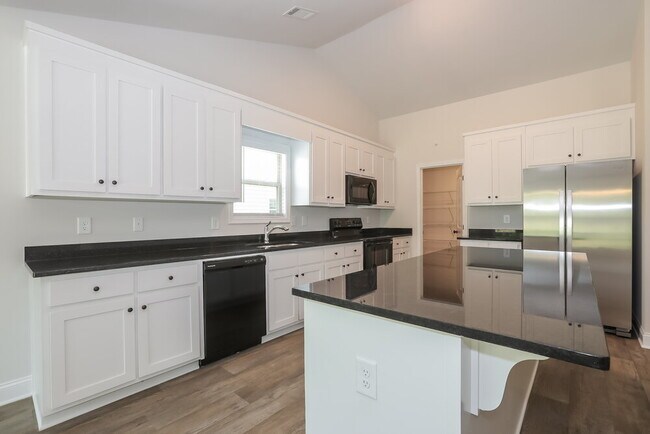 Building Photo - 150 Heartland Cir