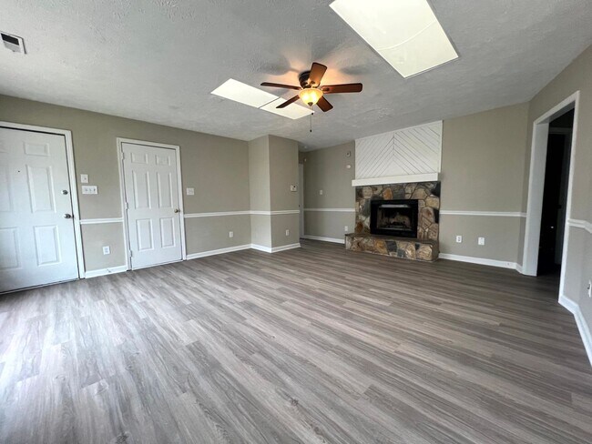 Foto del edificio - 544 Auburndale Ln