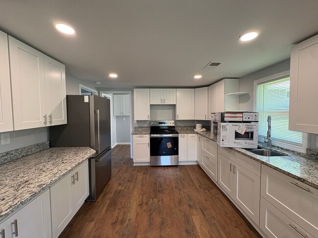 Building Photo - 206 Hillcrest Dr