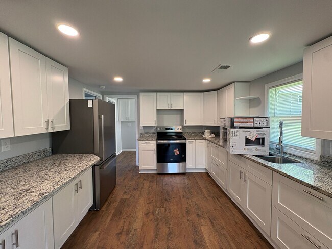 Foto del edificio - 206 Hillcrest Dr