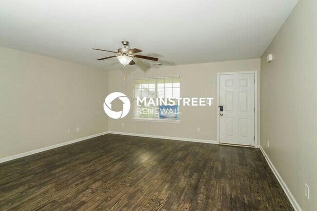 Building Photo - 4 Bedroom Pet-Friendly Home in Lexington, KY with Main Street Renewal