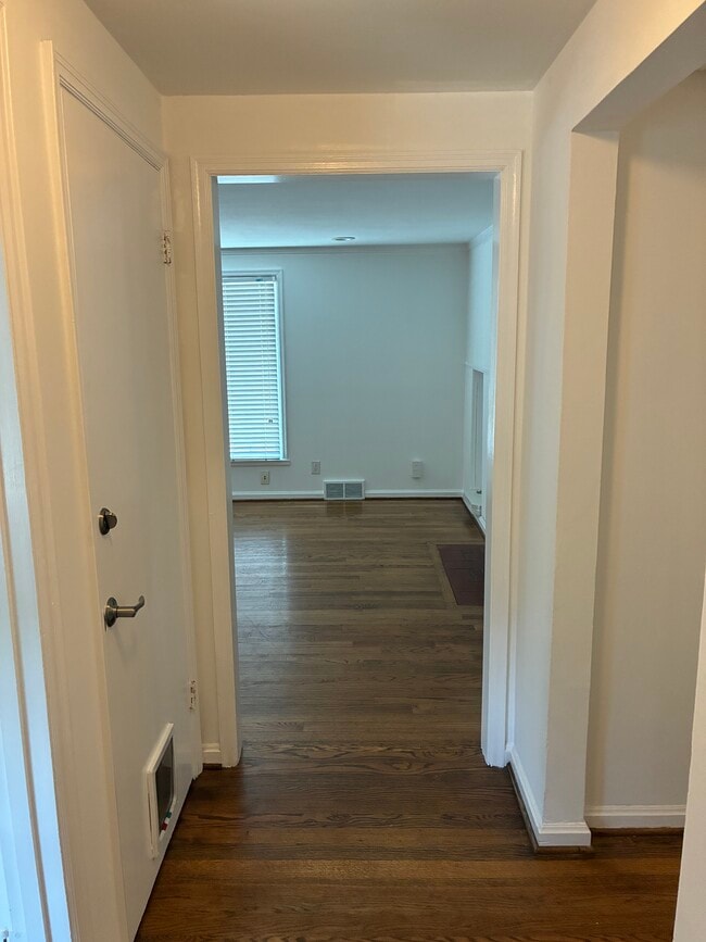 Building Photo - 3209 W 72nd St
