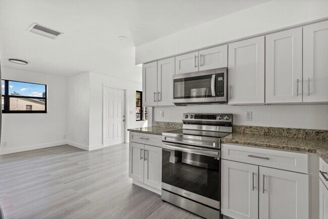 Foto del edificio - 230 SW 13th Ave