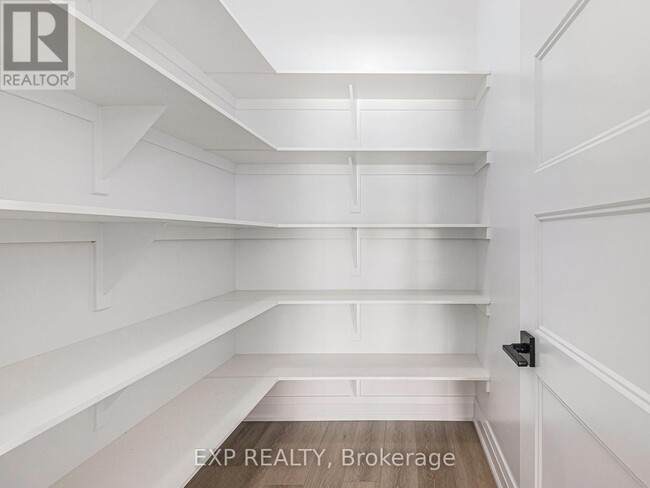Building Photo - 826 Namur St