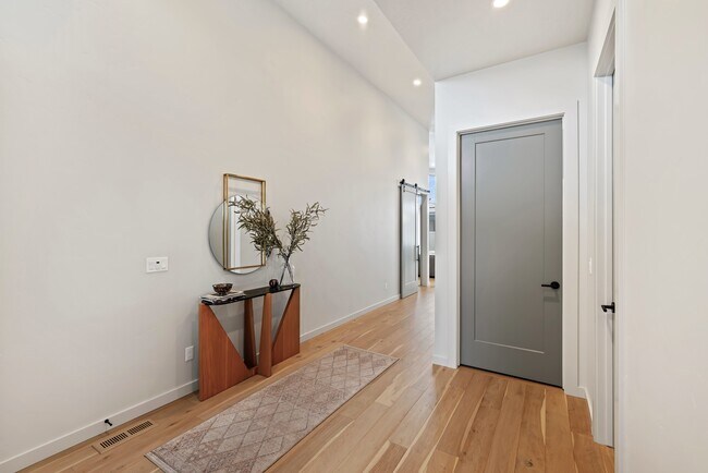 Foto del edificio - 2301 S Rolling Hills Ave