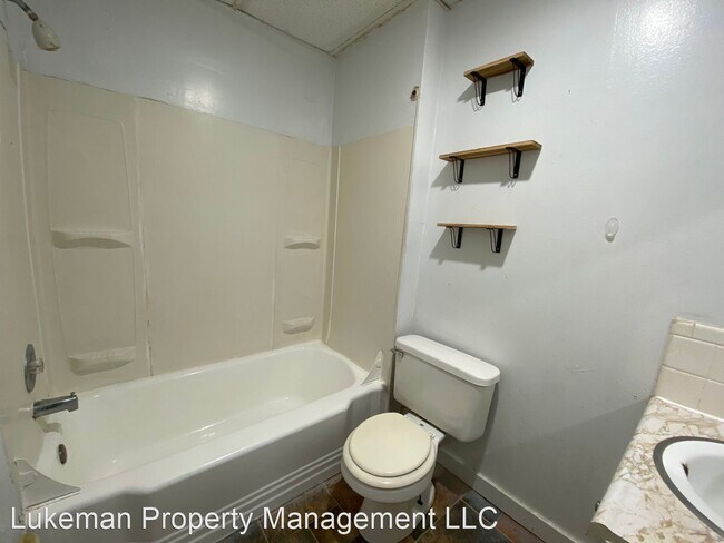 Building Photo - 7 br, 3 bath House - 407 Oak St