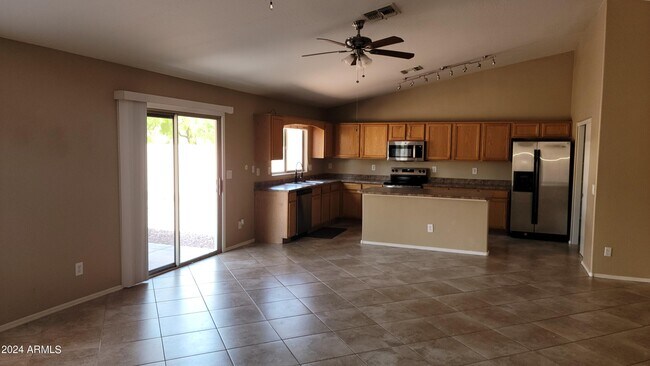 Foto del edificio - 13424 W Desert Rock Dr