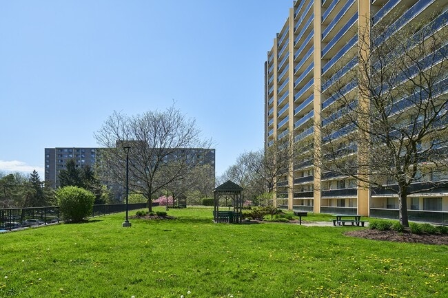 Building Photo - 170 Cherryhill Cir