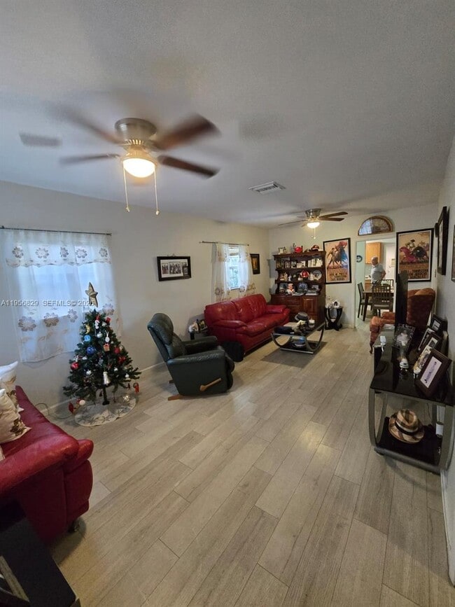 Foto del edificio - 3083 SW 17th St