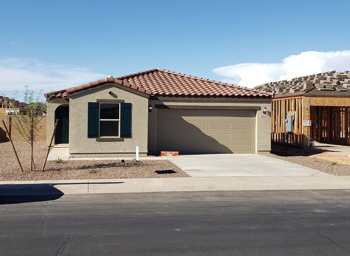 Foto principal - NEW McCartney Center by KB Homes