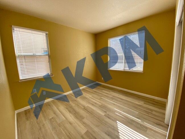 Building Photo - 2-Story Brookside Home- 4 Bedroom 3 Bath