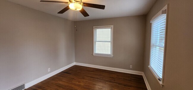 Building Photo - GREAT Renovation in St. Matthews!  3 Bedrooms, 1 Full Bathroom! Hardwood Floors & ALL Appliances!...