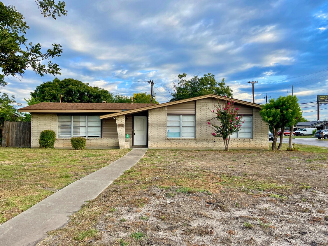 Primary Photo - 4539 Eisenhauer Rd