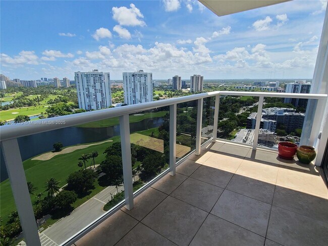 Foto del edificio - 3625 N Country Club Dr