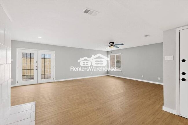 Building Photo - ****1 Month Rent Concession***** Plano Renovated Gem Ready