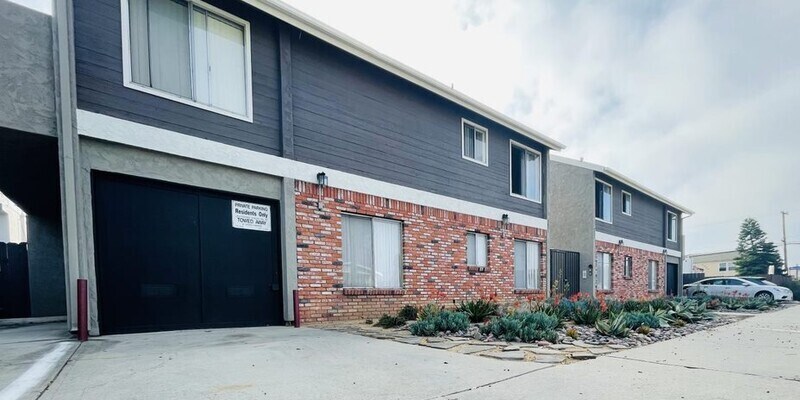 Primary Photo - 32nd Street Apartments