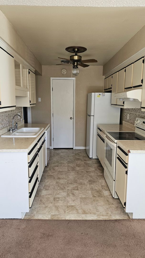 Foto del edificio - Condo with Garage, Private Patio & Unfinished Basement