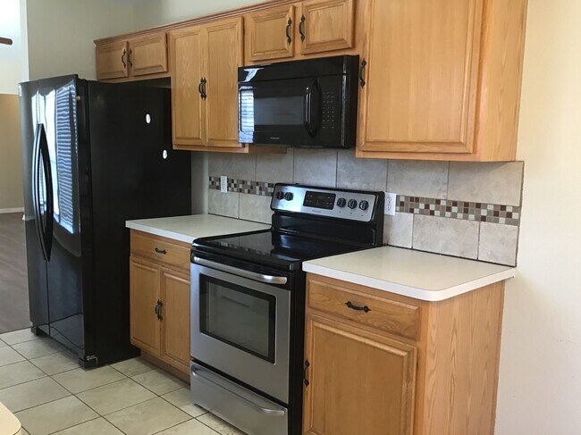 Foto del edificio - 1325 Misty Meadow Dr