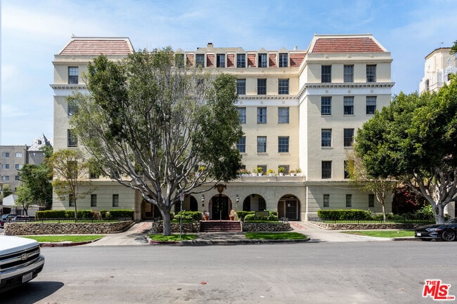 Building Photo - 855 S Serrano Ave