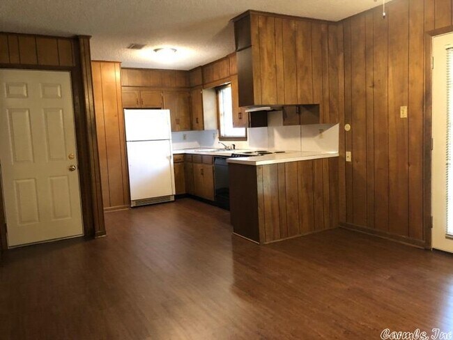 Building Photo - 6 Crain Dr