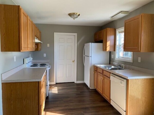Building Photo - 225 Fox Creek Ct