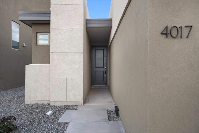 Foto del edificio - Coming Soon! | Modern | 3Bed/2Bath | Desirable Rio Rancho | Pets Welcome
