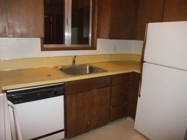 Building Photo - Nice Upstairs Unit  A Few Blocks From Camp...