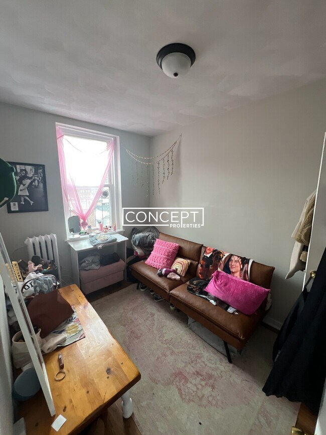 Building Photo - 70 Joy St