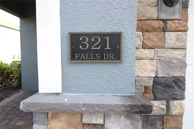 Foto del edificio - 321 Falls Dr