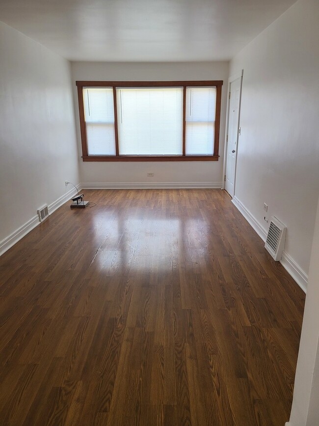 Foto del edificio - 7319 W Addison St